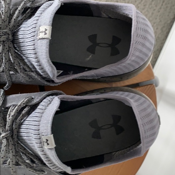 Under armor running shoes - Picture 3 of 6